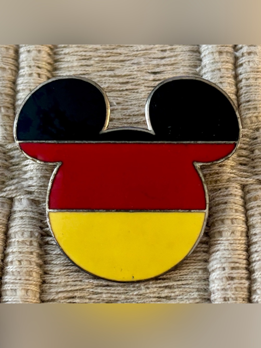 DISNEY 2000 WDW *Original* Epcot World Showcase Germany Mickey Mouse Icon Pin